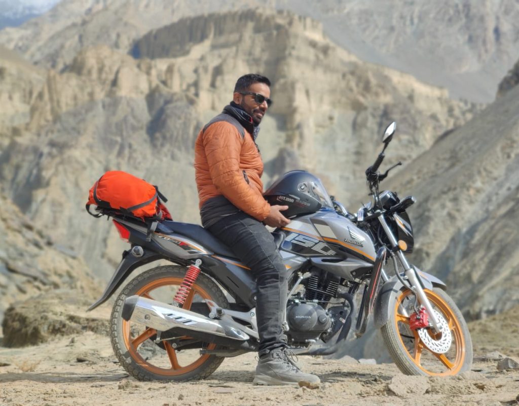 skardu hunza bike tour